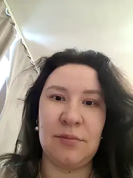 AlexaLexie online show from February 18, 7:15 am