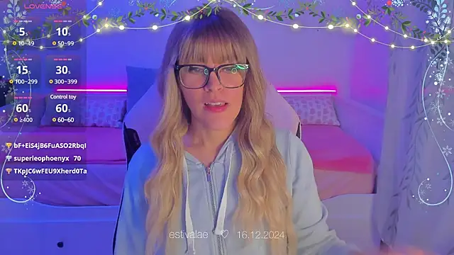 Snapshot of estivalae chatting on December 16, 7:32 pm estivalae online show from December 16, 7:32 pm