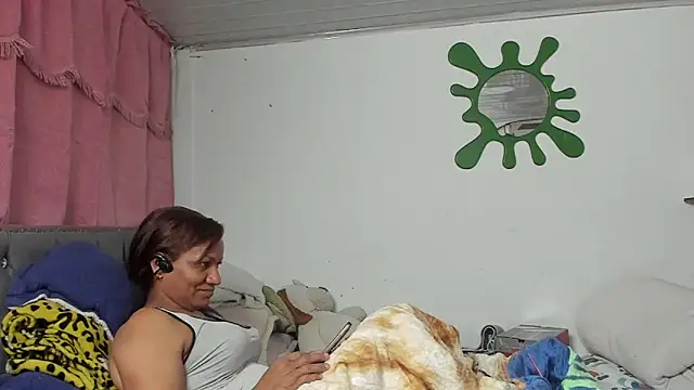 Snapshot of Laflaka22 chatting on October 29, 2:14 am Laflaka22 online show from October 29, 2:14 am