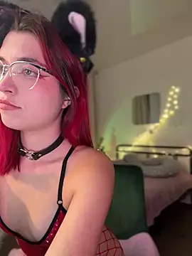 Snapshot of Evangeline_Lawrence_ chatting on December 17, 2:00 pm Evangeline Lawrence online show from December 17, 2:00 pm