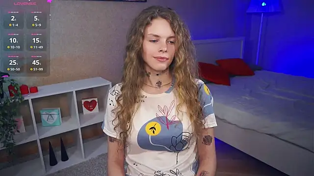 Snapshot of RayaNenlia chatting on February 11, 8:15 am RayaNenlia online show from February 11, 8:15 am