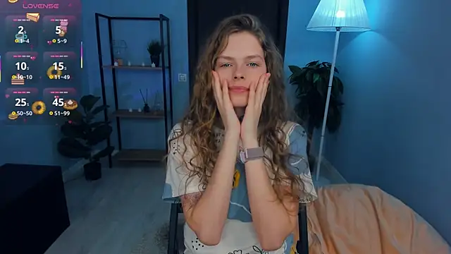 Snapshot of RayaNenlia chatting on March 19, 8:12 am RayaNenlia online show from March 19, 8:12 am