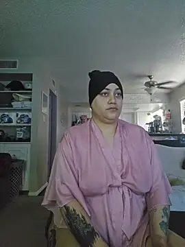 Snapshot of honeeyyy_pot chatting on November 1, 7:27 pm honeeyyy pot online show from November 1, 7:27 pm