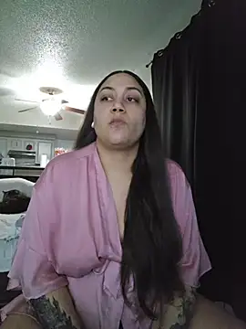 Snapshot of honeeyyy_pot chatting on December 3, 3:25 am honeeyyy pot online show from December 3, 3:25 am