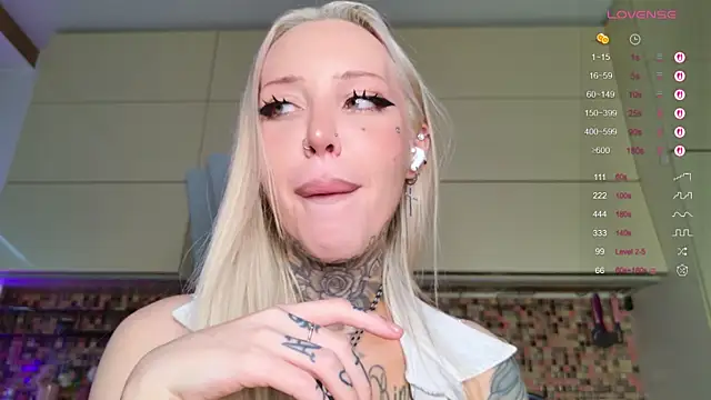 Snapshot of 2badforyou chatting on November 30, 12:09 pm 2badforyou online show from November 30, 12:09 pm