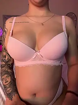 Snapshot of BamBam_XO chatting on February 7, 8:22 am BamBam XO online show from February 7, 8:22 am