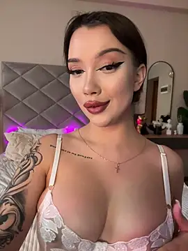 Snapshot of BamBam_XO chatting on February 8, 8:09 am BamBam XO online show from February 8, 8:09 am