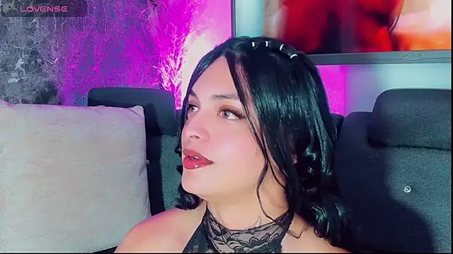 Emmaa Saenz  online show from October 30, 9:59 pm