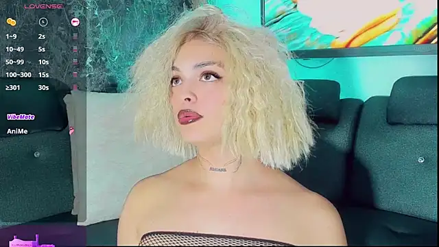 Emmaa Saenz  online show from November 5, 9:26 pm