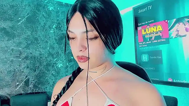 Emmaa Saenz  online show from January 13, 8:14 pm