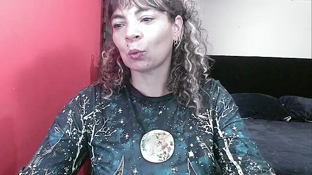 Snapshot of charlotedoll chatting on October 22, 4:13 am charlotedoll online show from October 22, 4:13 am