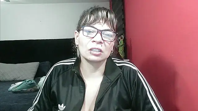 Snapshot of charlotedoll chatting on October 28, 4:49 am charlotedoll online show from October 28, 4:49 am