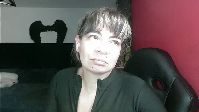 Snapshot of charlotedoll chatting on November 14, 3:05 am charlotedoll online show from November 14, 3:05 am