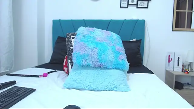 kamila lopez online show from January 18, 1:52 am