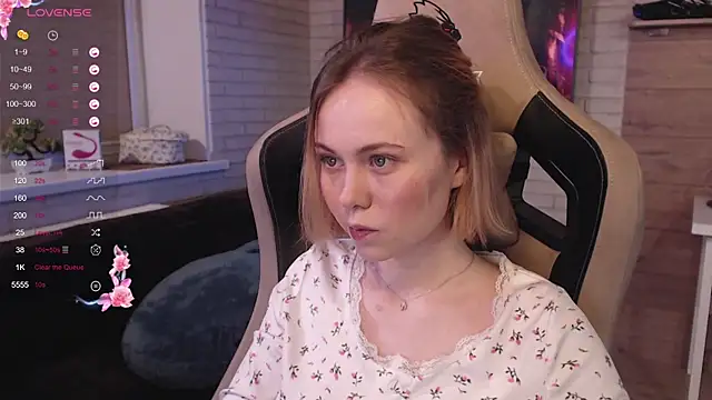 Snapshot of lucy_mirror chatting on October 9, 8:51 pm lucy mirror online show from October 9, 8:51 pm