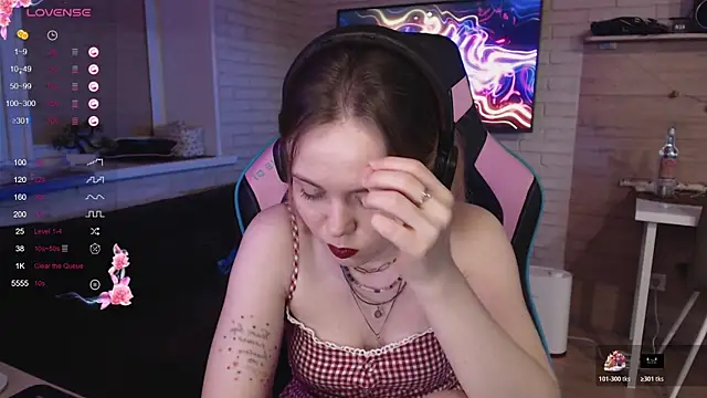 Snapshot of lucy_mirror chatting on December 1, 9:53 pm lucy mirror online show from December 1, 9:53 pm