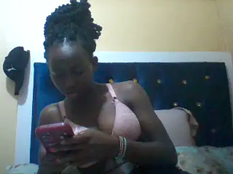 Snapshot of Seeexxxy-bree chatting on December 2, 7:47 am Seeexxxy-bree online show from December 2, 7:47 am