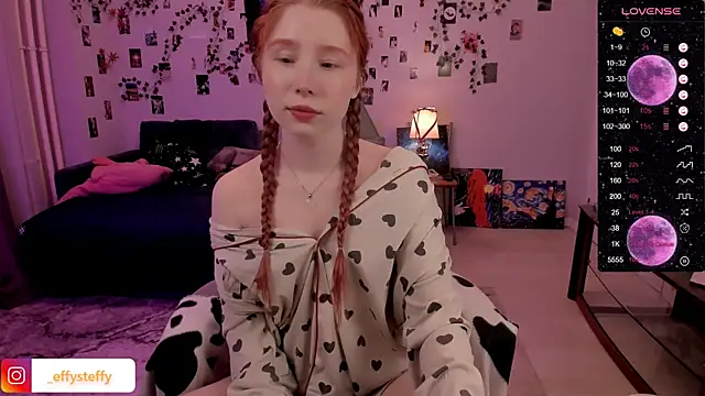 Snapshot of CallMeEffy1 chatting on March 9, 3:43 am CallMeEffy1 online show from March 9, 3:43 am