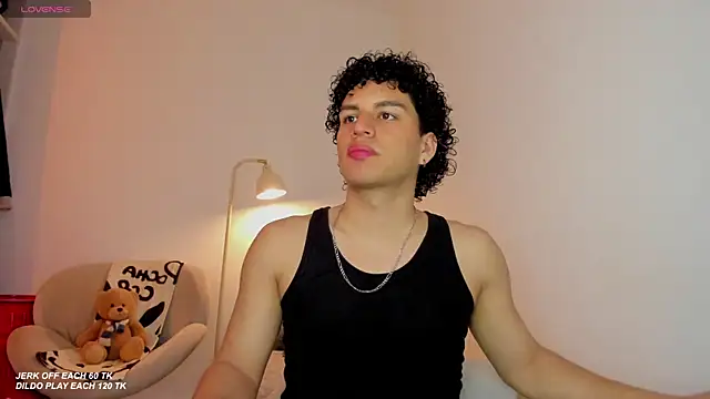 Snapshot of Curlblue chatting on November 4, 1:05 am Curlblue online show from November 4, 1:05 am