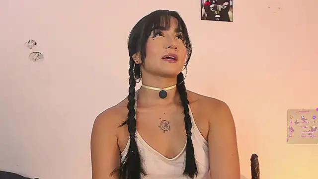 Snapshot of Maggie_1 chatting on November 18, 11:15 pm Maggie 1 online show from November 18, 11:15 pm