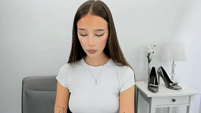 Snapshot of EmilyDarling chatting on November 26, 9:05 pm EmilyDarling online show from November 26, 9:05 pm