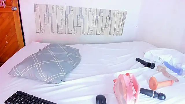 Emily Coper18 online show from March 22, 11:31 pm