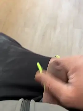 Snapshot of Angeloggaa chatting on December 11, 9:30 am Angeloggaa online show from December 11, 9:30 am