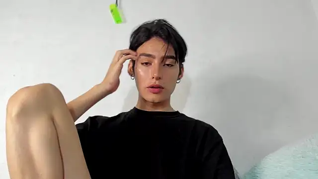 Snapshot of sebas_rose chatting on December 4, 2:09 am sebas rose online show from December 4, 2:09 am