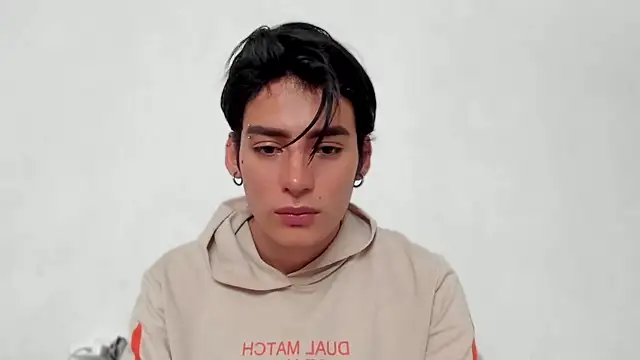 Snapshot of sebas_rose chatting on December 5, 2:33 pm sebas rose online show from December 5, 2:33 pm