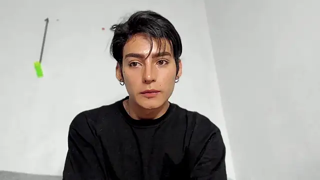 Snapshot of sebas_rose chatting on December 6, 10:08 pm sebas rose online show from December 6, 10:08 pm