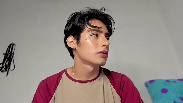 Snapshot of sebas_rose chatting on December 9, 1:18 am sebas rose online show from December 9, 1:18 am