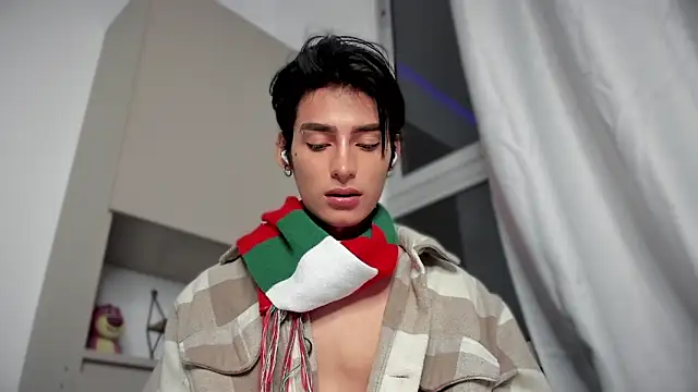 Snapshot of sebas_rose chatting on December 19, 11:35 pm sebas rose online show from December 19, 11:35 pm