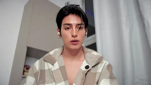 Snapshot of sebas_rose chatting on December 20, 2:41 am sebas rose online show from December 20, 2:41 am