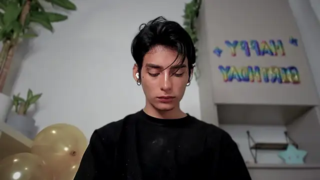 Snapshot of sebas_rose chatting on December 23, 3:18 am sebas rose online show from December 23, 3:18 am