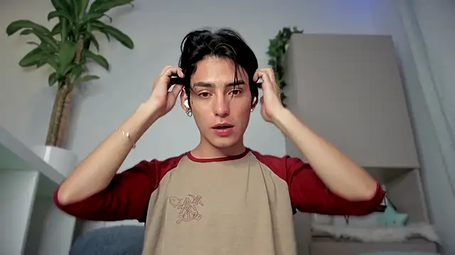 Snapshot of sebas_rose chatting on January 5, 2:49 am sebas rose online show from January 5, 2:49 am