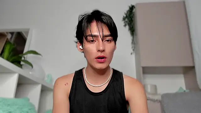 Snapshot of sebas_rose chatting on February 12, 12:05 am sebas rose online show from February 12, 12:05 am