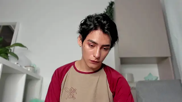 Snapshot of sebas_rose chatting on February 13, 1:50 am sebas rose online show from February 13, 1:50 am