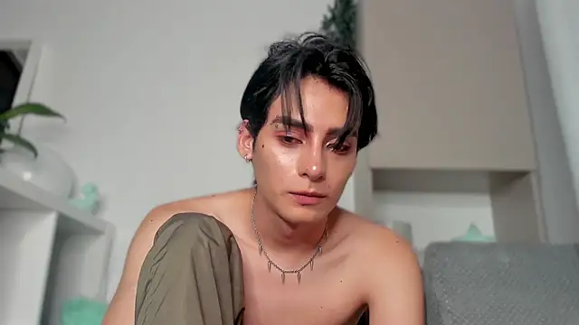 Snapshot of sebas_rose chatting on February 22, 2:28 am sebas rose online show from February 22, 2:28 am