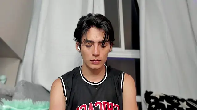 Snapshot of sebas_rose chatting on February 23, 11:36 pm sebas rose online show from February 23, 11:36 pm