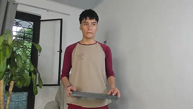 Snapshot of sebas_rose chatting on October 19, 10:10 pm sebas rose online show from October 19, 10:10 pm