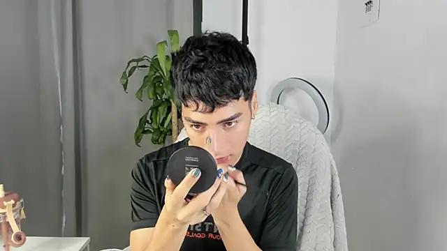 Snapshot of sebas_rose chatting on December 4, 1:42 pm sebas rose online show from December 4, 1:42 pm