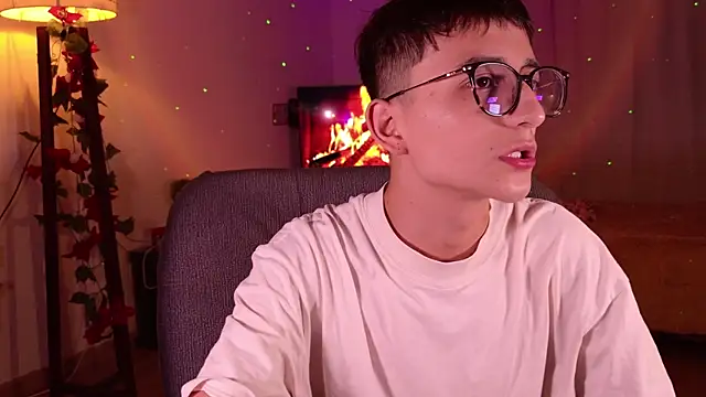 Snapshot of Mr_evan1 chatting on December 14, 12:12 pm Mr evan1 online show from December 14, 12:12 pm