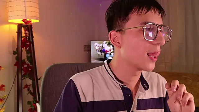 Snapshot of Mr_evan1 chatting on December 28, 2:32 pm Mr evan1 online show from December 28, 2:32 pm