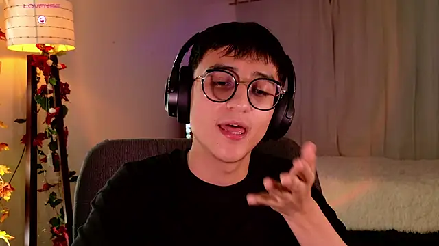 Snapshot of Mr_evan1 chatting on February 19, 5:27 pm Mr evan1 online show from February 19, 5:27 pm