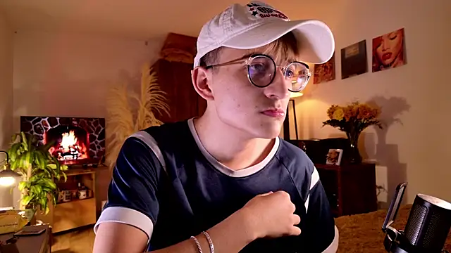 Snapshot of Mr_evan1 chatting on September 13, 4:07 pm Mr evan1 online show from September 13, 4:07 pm