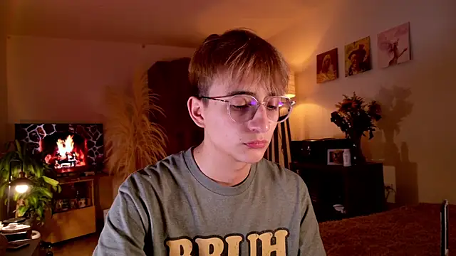 Snapshot of Mr_evan1 chatting on September 26, 2:32 pm Mr evan1 online show from September 26, 2:32 pm