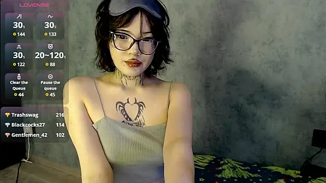 LizzieLight online show from December 16, 5:38 am