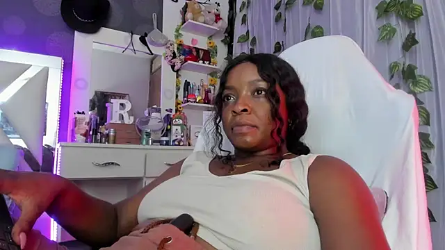 Snapshot of Reina_Love2 chatting on January 16, 10:44 pm Reina Love2 online show from January 16, 10:44 pm