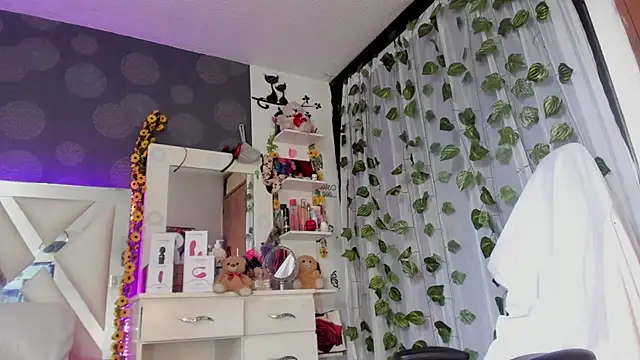 Snapshot of Reina_Love2 chatting on March 14, 3:47 pm Reina Love2 online show from March 14, 3:47 pm