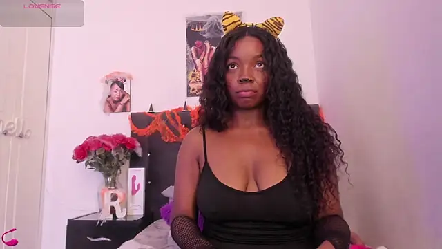 Snapshot of Reina_Love2 chatting on October 12, 3:11 pm Reina Love2 online show from October 12, 3:11 pm